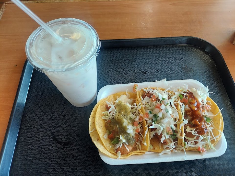Tacos de Pescado Y Horchata
